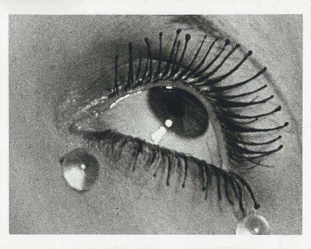 as lágrimas  1932   印刷银明胶, 1976, 曼    雷. 泄露.